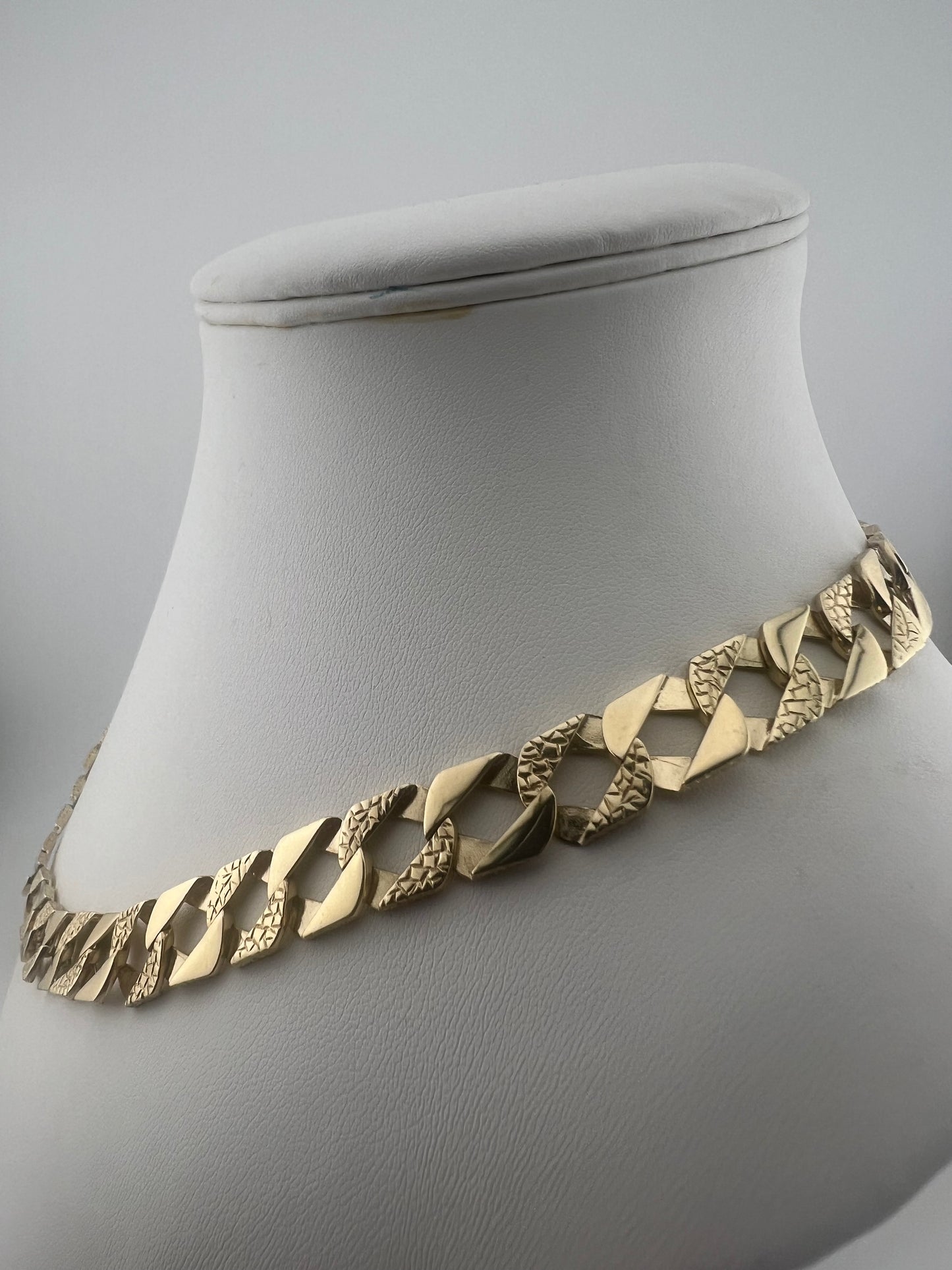 Solid 9ct Yellow Gold 10mm Chaps Chain Plain & Engraved Gold Links