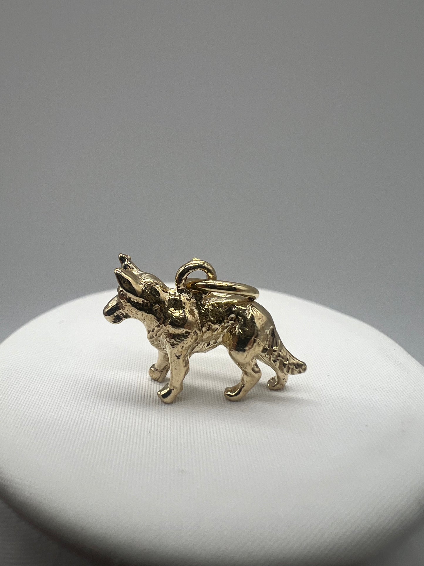 9ct Yellow SOLID Gold Alsatian Dog / German Shepherd Pendant - Full UK Hallmark