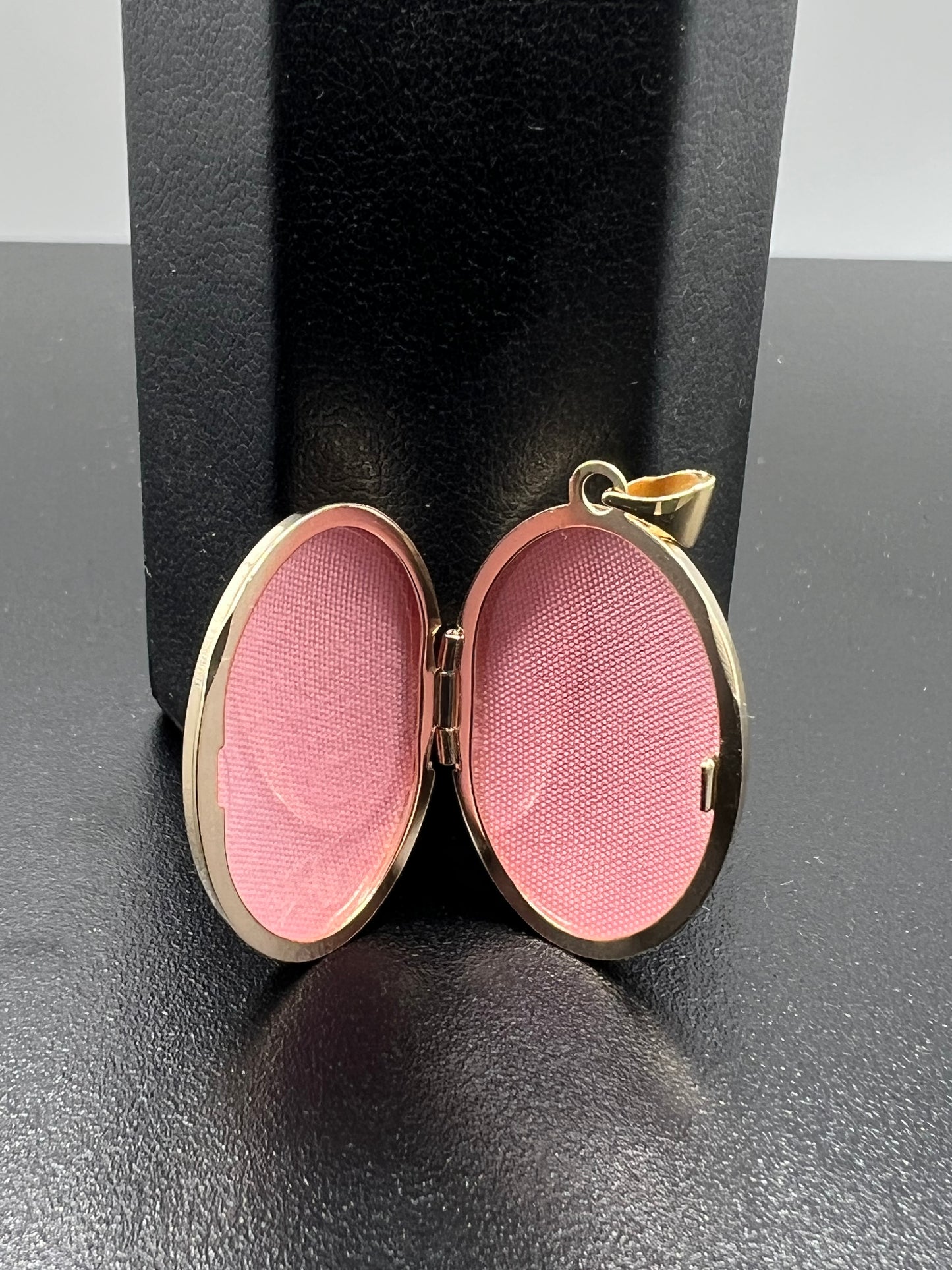Genuine 9ct Yellow Gold Medium Size Oval Plain Picture Locket / Pendant - Boxed