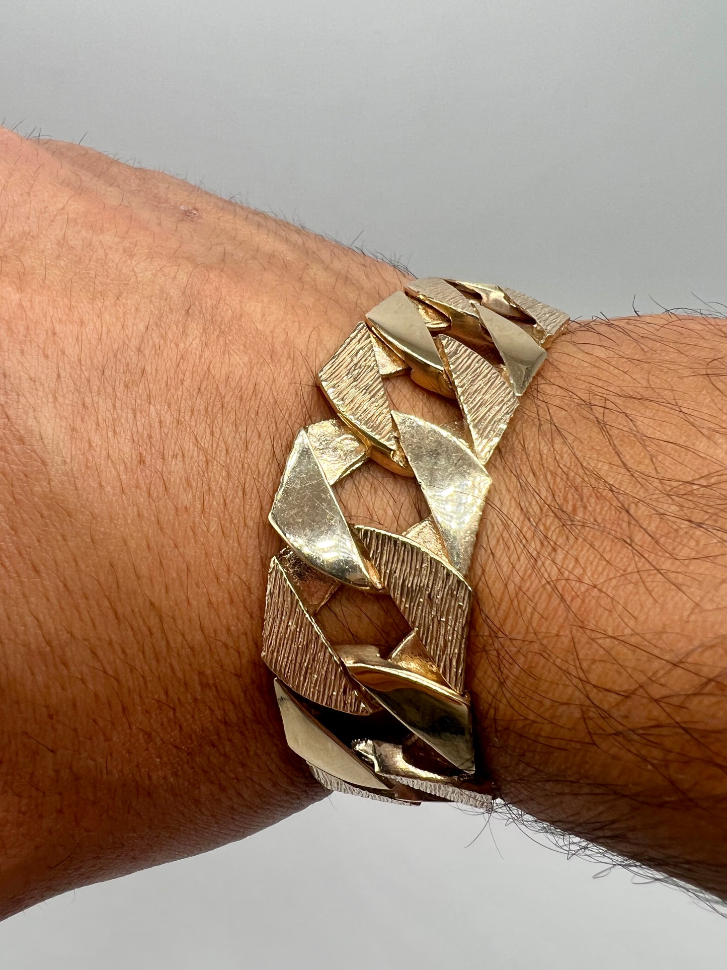 Solid 9ct Yellow Gold Chaps Bracelet - 22mm Wide - 8.5 Inch - Fully Hallmarked