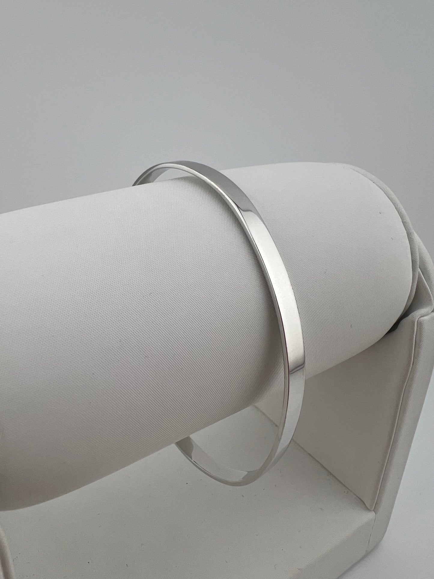 Solid 9ct White Gold Bracelet - 4.5mm Wide - Ladies White Gold Hook Bangle UK Hallmark