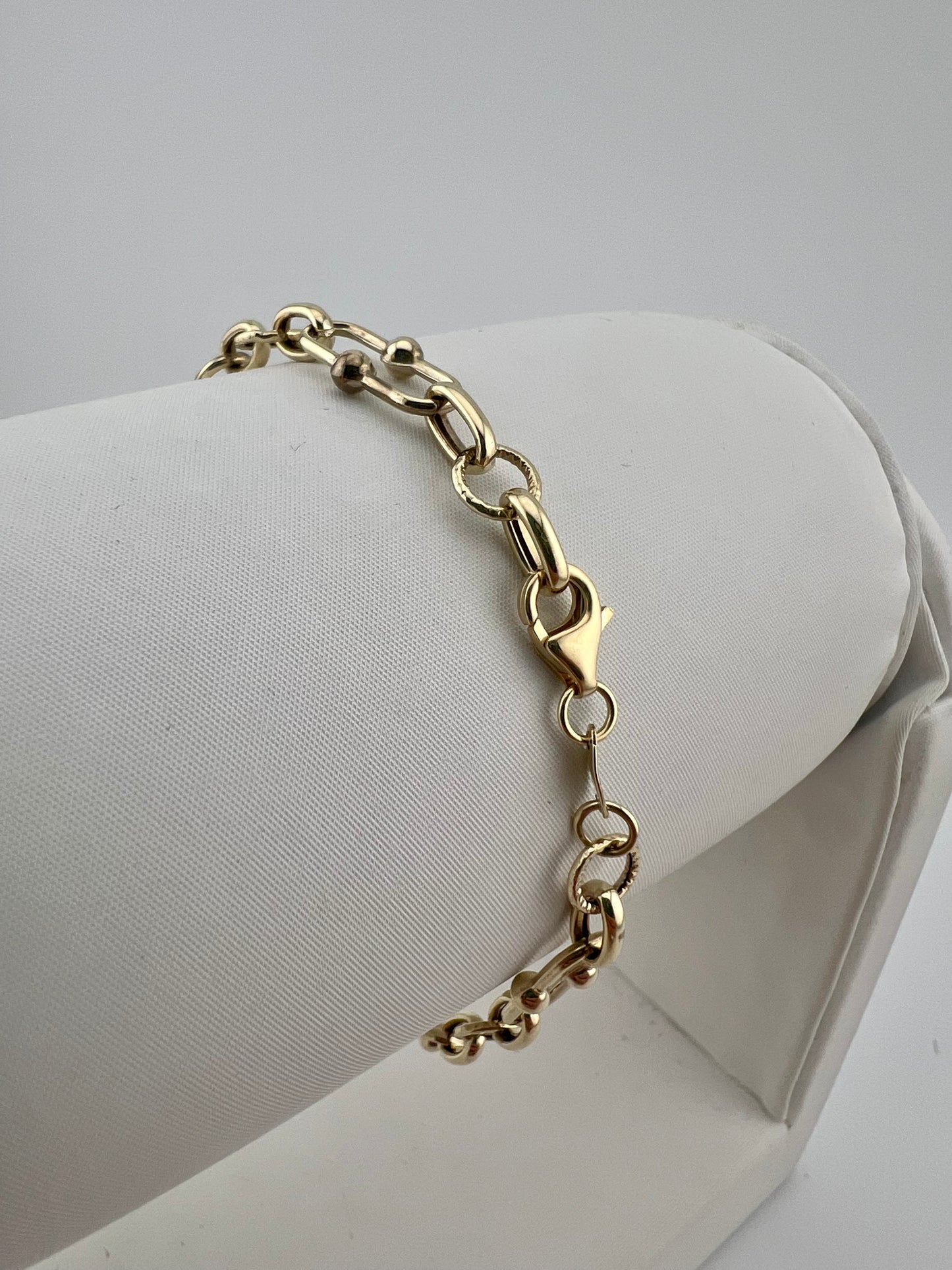 9ct Yellow Gold  Ladies Bracelet - 7.5mm Wide - 7.5 Inch - Full Hallmark & Box