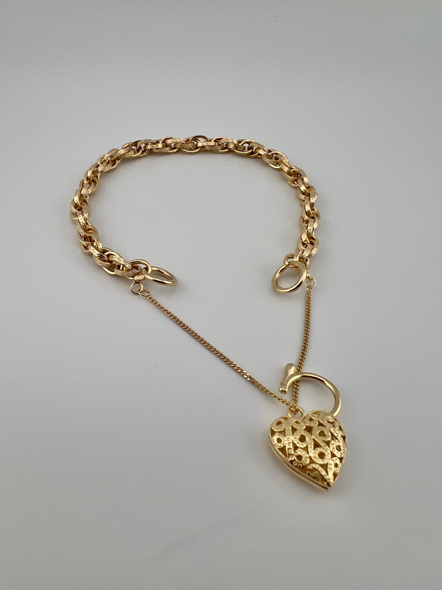 9ct Yellow Gold Price Of Wales Padlock Bracelet - 7.5 INCH - Fully Hallmarked