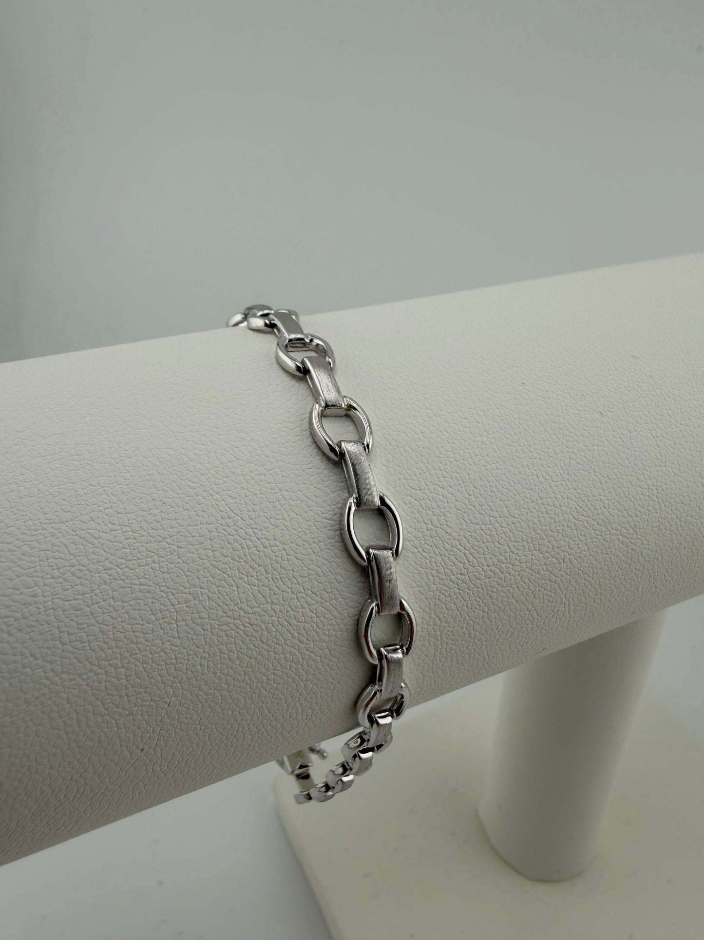 9ct White Gold  Ladies Bracelet - 6mm Wide - 7.5 Inch - Full Hallmark & Box