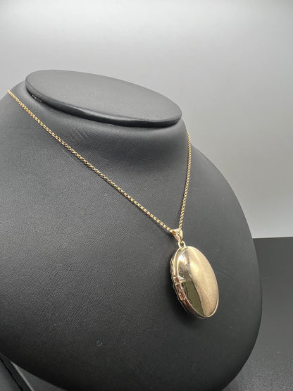 Genuine 9ct Yellow Gold Medium Size Oval Plain Picture Locket / Pendant - Boxed