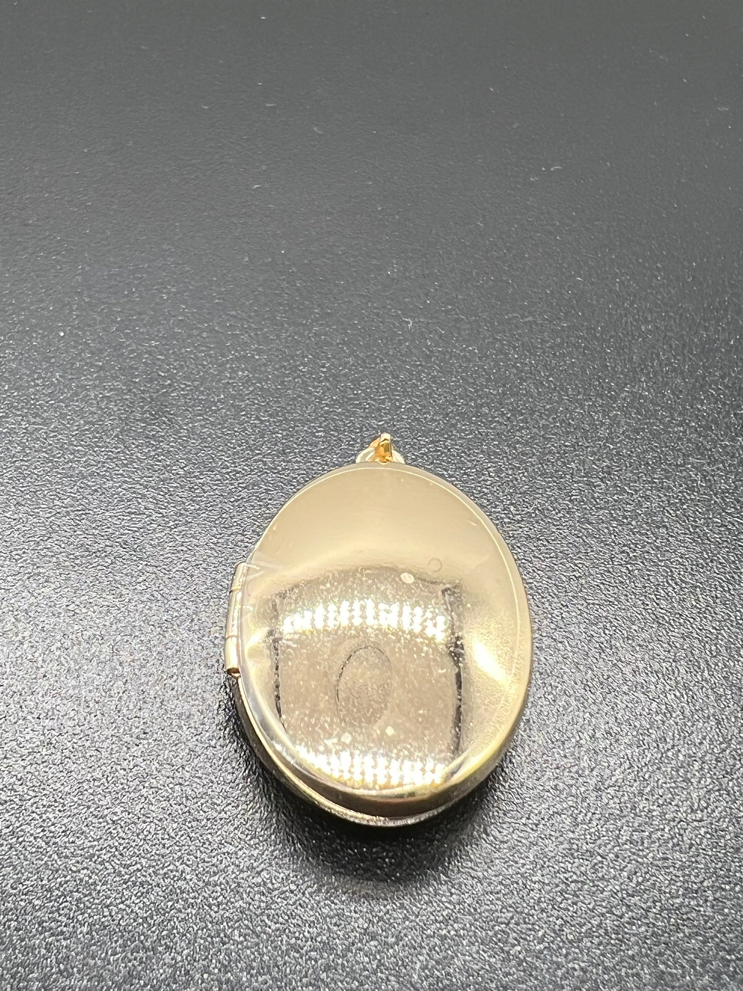 Genuine 9ct Yellow Gold Medium Size Oval Plain Picture Locket / Pendant - Boxed