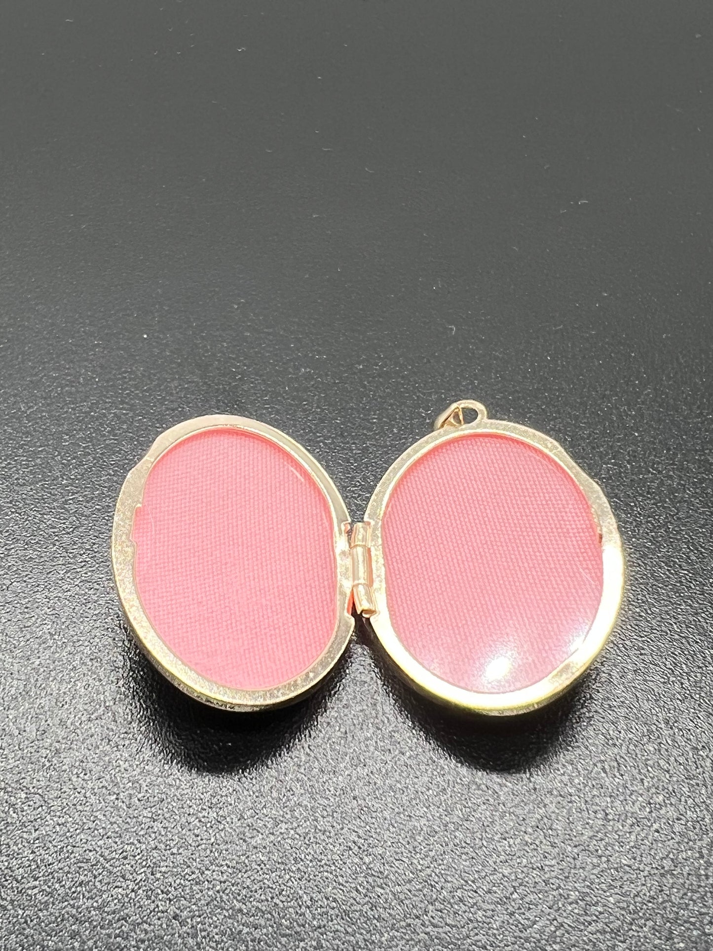Genuine 9ct Yellow Gold Medium Size Oval Plain Picture Locket / Pendant - Boxed