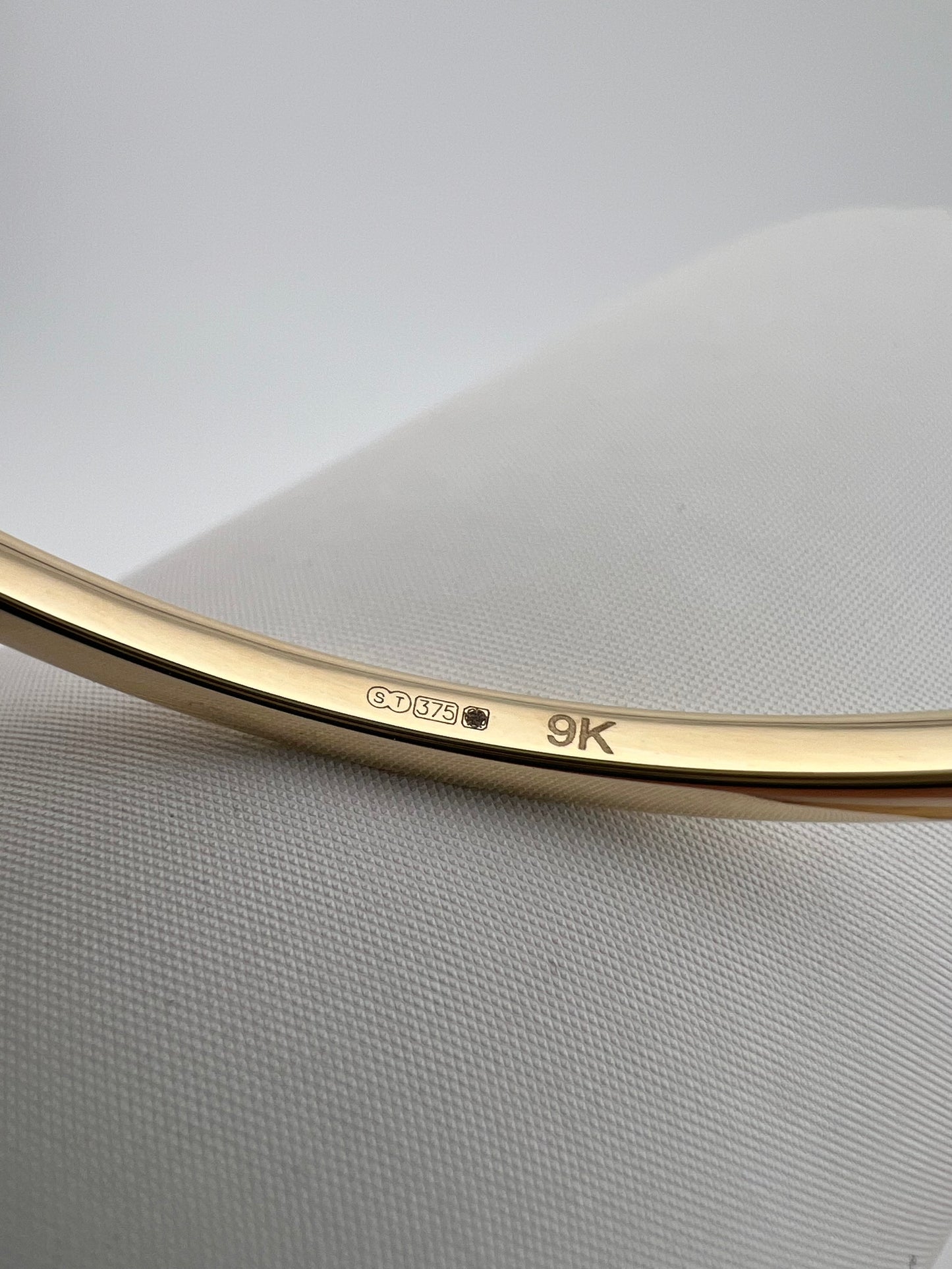 Women’s 9ct Yellow Gold Bracelet - Ladies Gold 2mm Thin Plain Slave Bangle