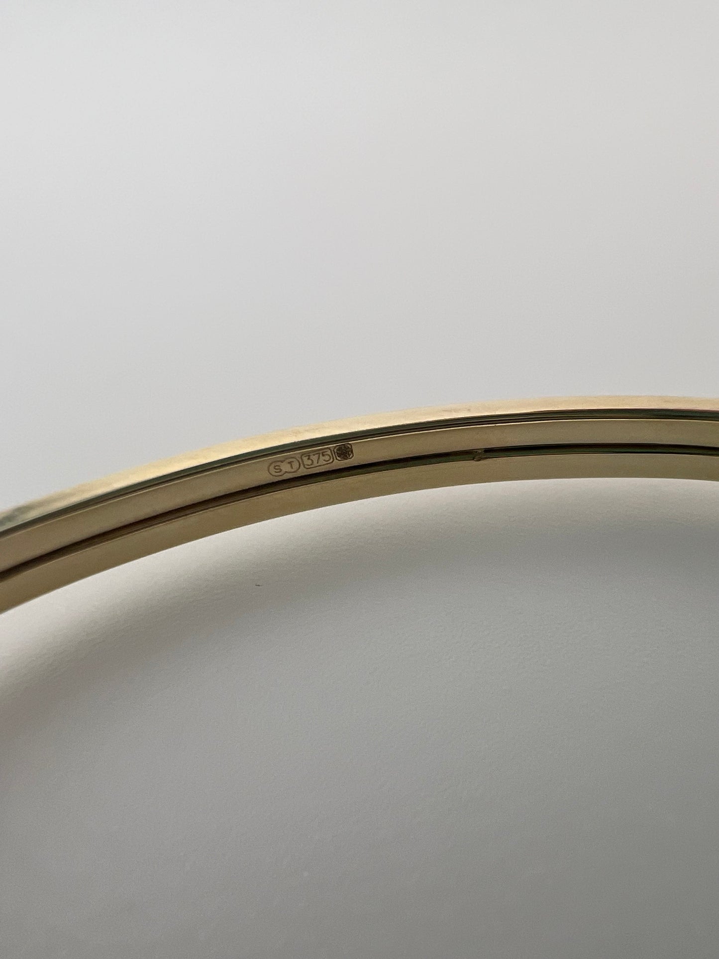 Women’s 9ct Yellow Gold  Ladies Bangle  - 7.5 Inch - Full Hallmark & Box