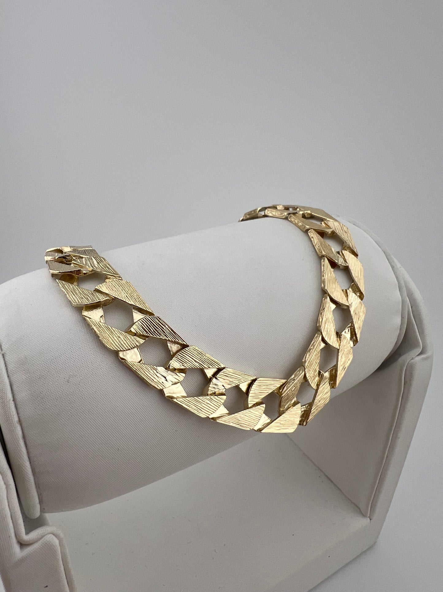 9ct Solid Gold Men's Bracelet 8.5 INCH - 10mm Flat Curb FULL UK HALLMARK & BOXED