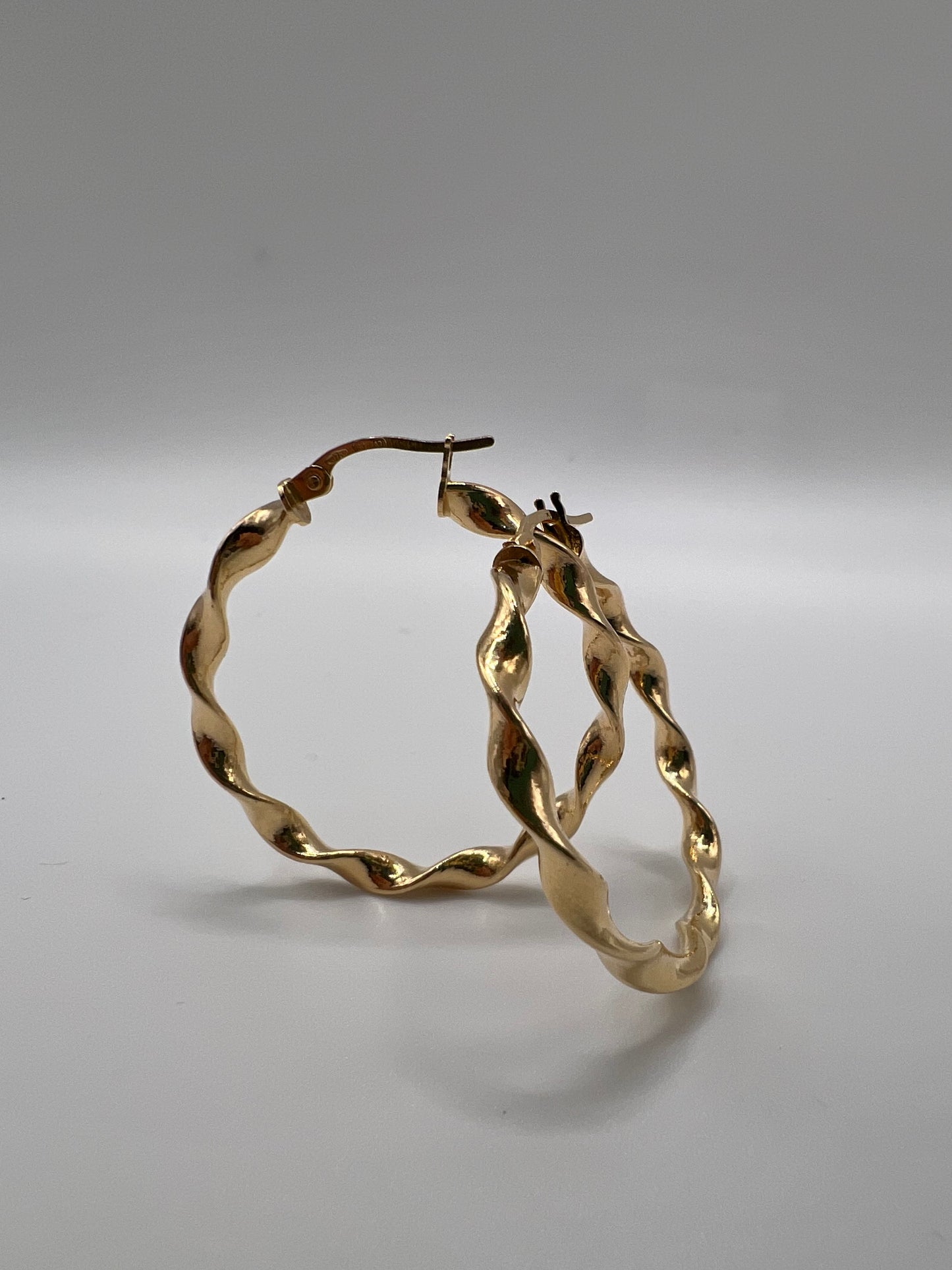 LADIES 9CT YELLOW GOLD TWIST 30MM HOOP PAIR OF EARRINGS - UK SALE