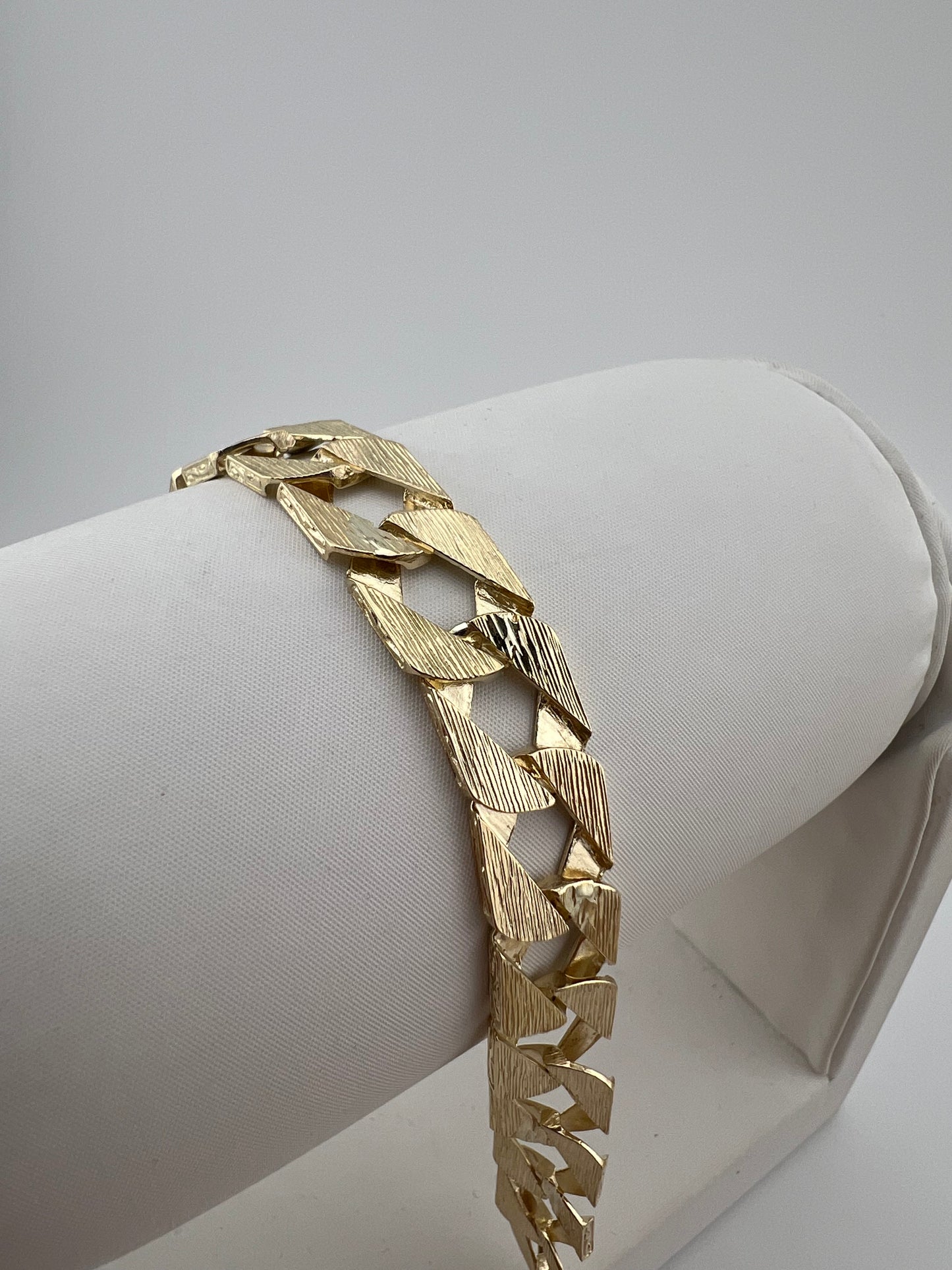 9ct Solid Gold Men's Bracelet 8.5 INCH - 10mm Flat Curb FULL UK HALLMARK & BOXED
