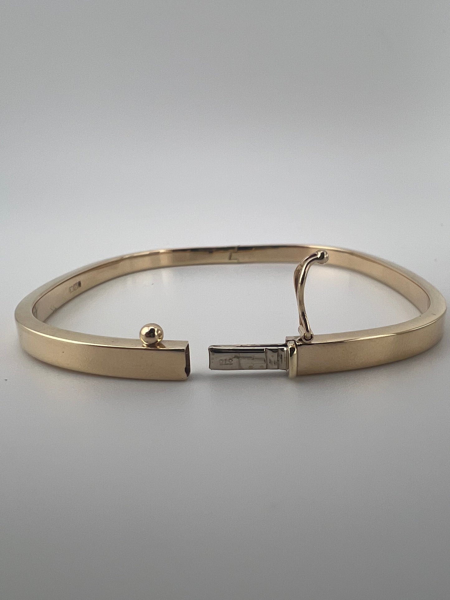 Women’s 9ct Yellow Gold Plain Bracelet - Ladies Gold 4mm Bangle - TV Shaped
