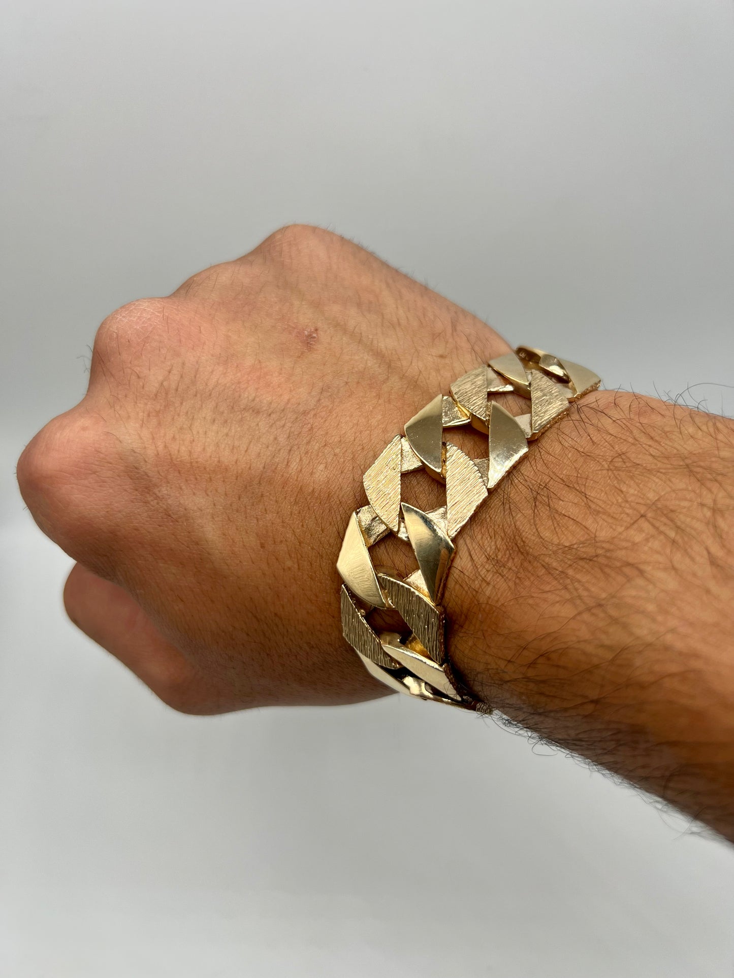 Solid 9ct Yellow Gold Chaps Bracelet - 22mm Wide - 8.5 Inch - Fully Hallmarked