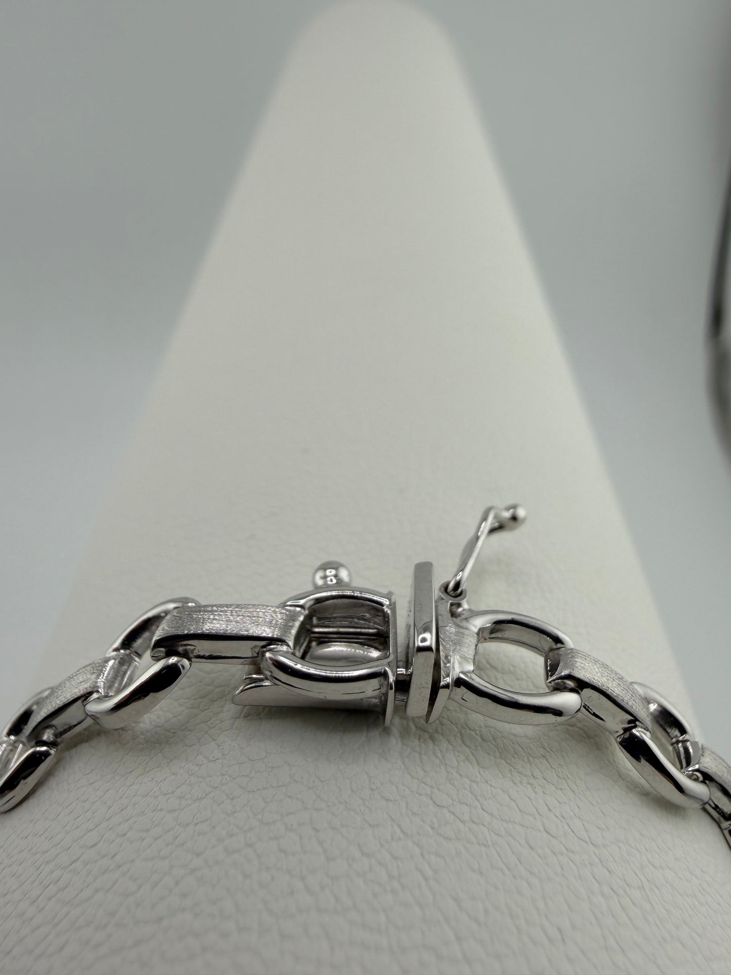 9ct White Gold  Ladies Bracelet - 6mm Wide - 7.5 Inch - Full Hallmark & Box