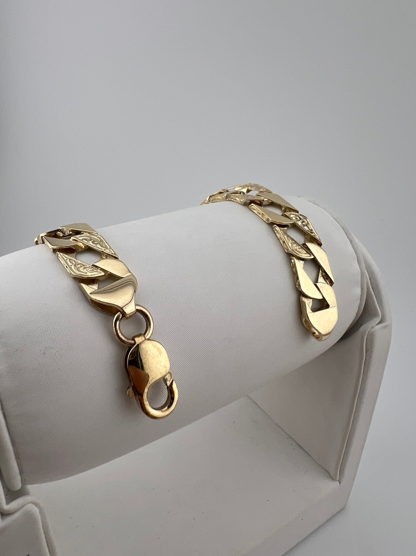 9ct Solid Gold Men's Bracelet 8.5 INCH - 10mm Flat Curb FULL UK HALLMARK & BOXED
