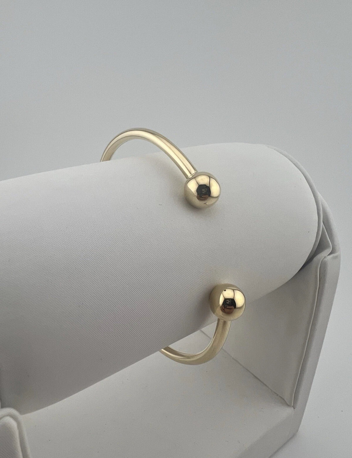 Women’s 9ct Yellow Gold Torque Bangle - Wrist Size 6.5 - 7.5 Inches - Hallmarked