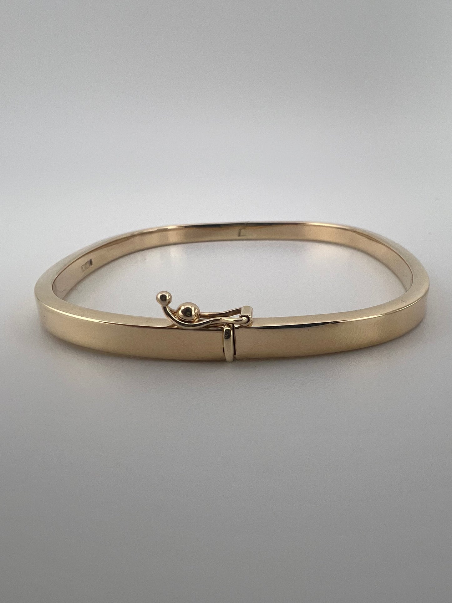 Women’s 9ct Yellow Gold Plain Bracelet - Ladies Gold 4mm Bangle - TV Shaped