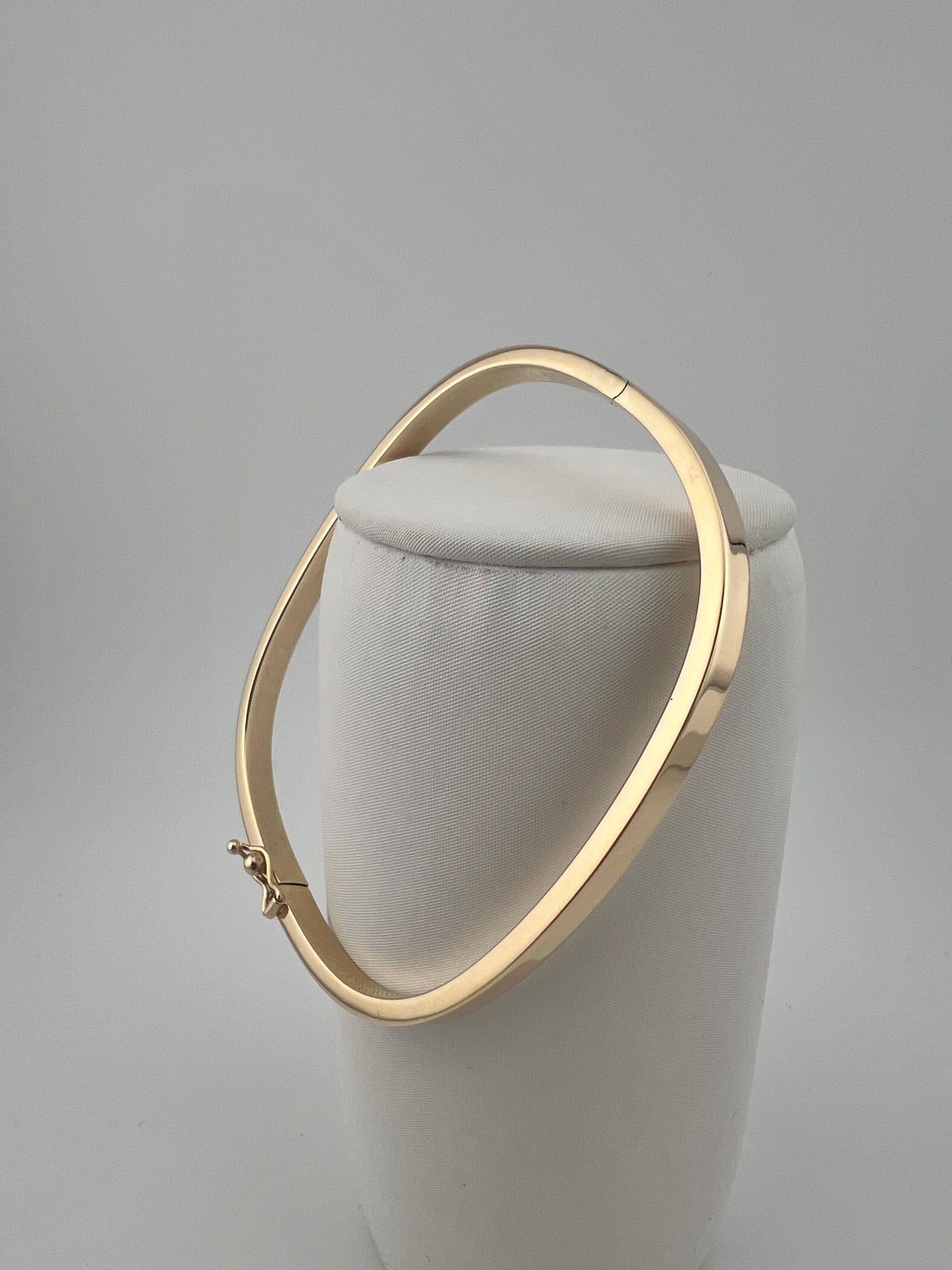 Women’s 9ct Yellow Gold Plain Bracelet - Ladies Gold 4mm Bangle - TV Shaped