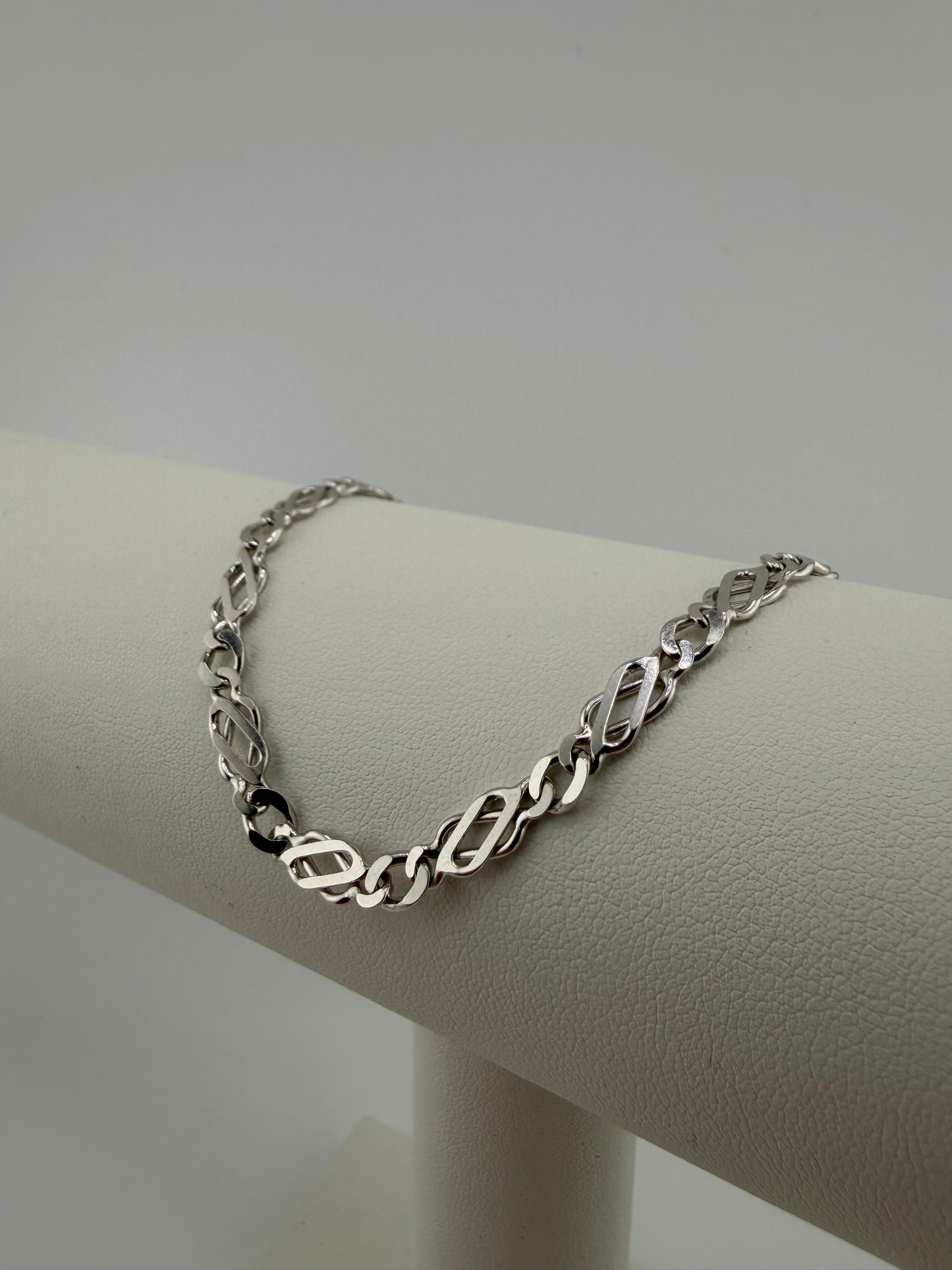 Ladies Solid 9ct White Gold 5mm Wide Celtic Bracelet - 7.5 Inch Ladies Bracelet