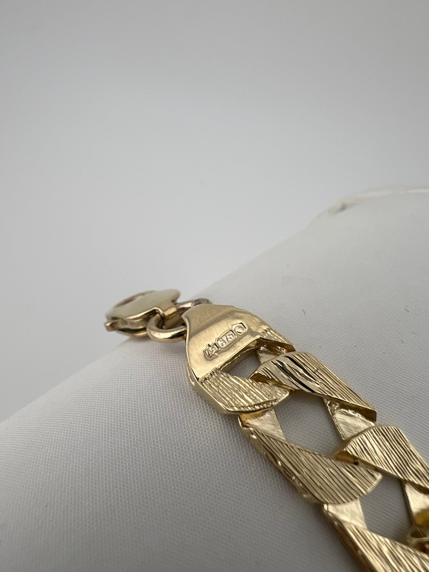 9ct Solid Gold Men's Bracelet 8.5 INCH - 10mm Flat Curb FULL UK HALLMARK & BOXED