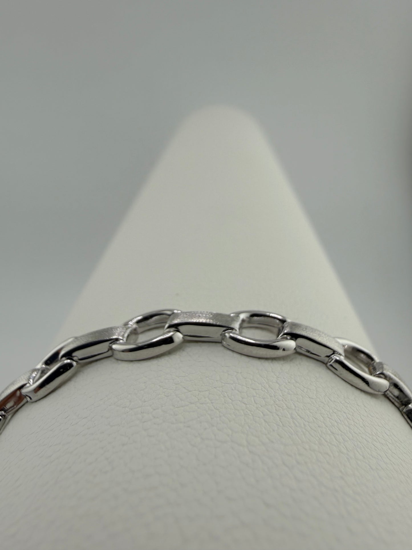 9ct White Gold  Ladies Bracelet - 6mm Wide - 7.5 Inch - Full Hallmark & Box