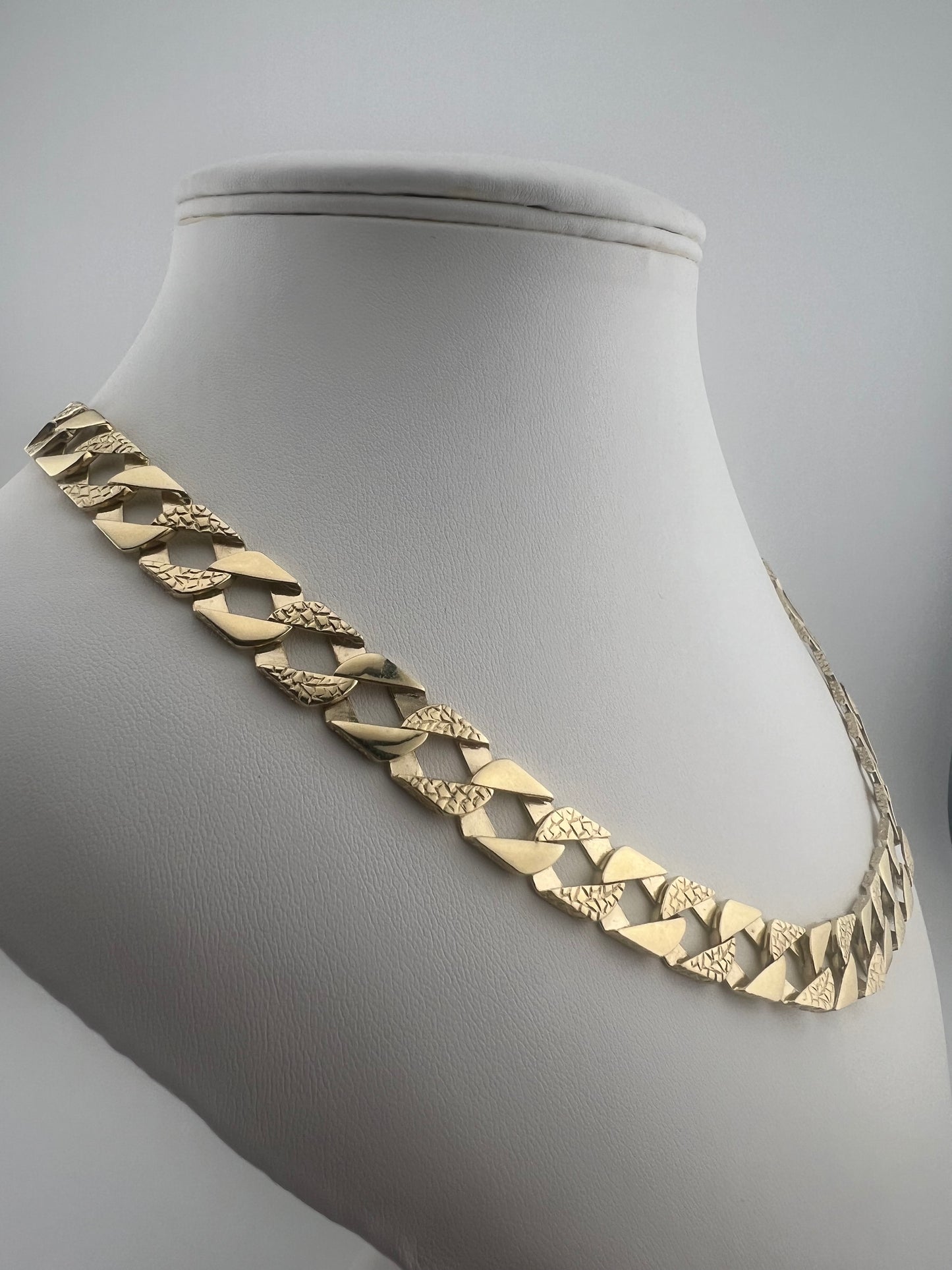Solid 9ct Yellow Gold 10mm Chaps Chain Plain & Engraved Gold Links