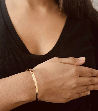 Women’s 9ct Yellow Gold 4mm Hinged Bangle - Ladies Gold Plain Bracelet